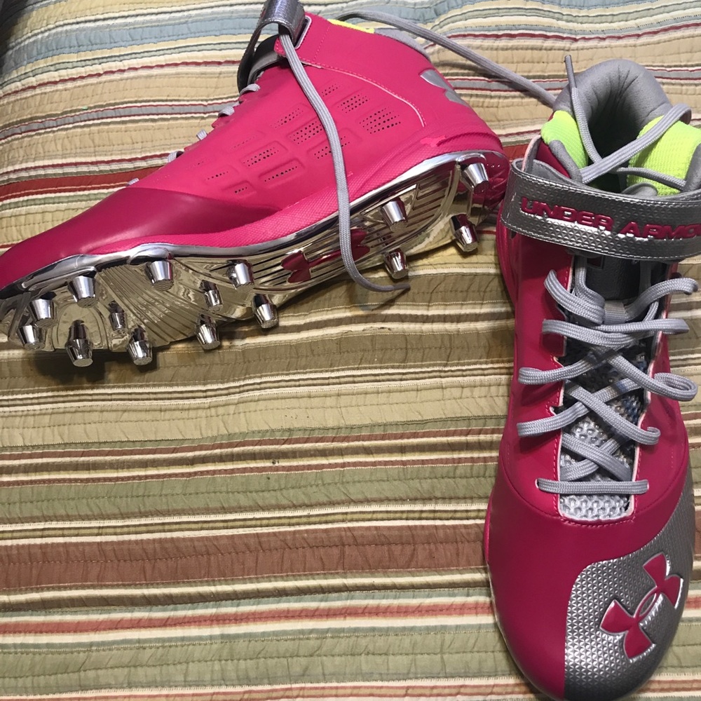 NWOT Under Armour Football Cleats